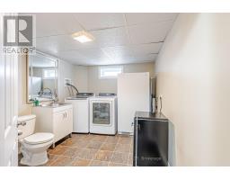 18 STIRLING CRESCENT - 27