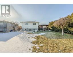 18 STIRLING CRESCENT - 32