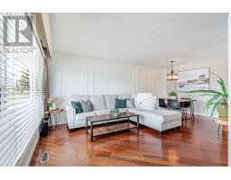 18 STIRLING CRESCENT - 4