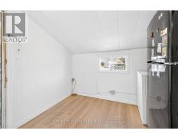 384 BROCK STREET N - 22