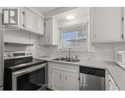 106 LAURENTIAN DRIVE N - 14