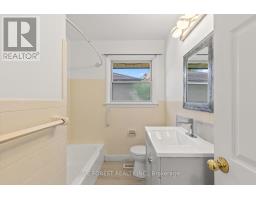 106 LAURENTIAN DRIVE N - 16