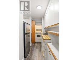 106 LAURENTIAN DRIVE N - 32