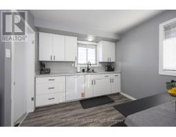 47 APONI CRESCENT - 6