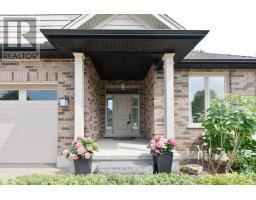 681 BENNETT CRESCENT - 1