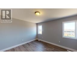 22 POSTMA CRESCENT - 15