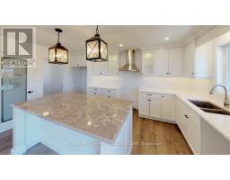 22 POSTMA CRESCENT - 7