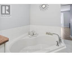 5 - 1574 RICHMOND STREET - 22