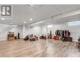 31 FOXCROFT CRESCENT - 33