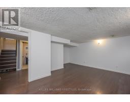 12 STIRLING CRESCENT - 25