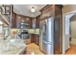 715 GROSVENOR STREET - 14