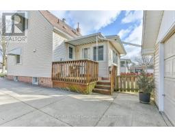 715 GROSVENOR STREET - 32