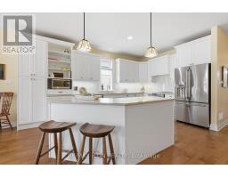 26 - 725 EAGLETRACE DRIVE - 15