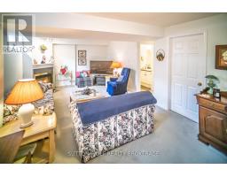 25 - 499 TEEPLE TERRACE - 33