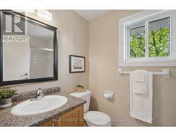 82 - 1990 WAVELL STREET - 26