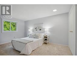 82 - 1990 WAVELL STREET - 31