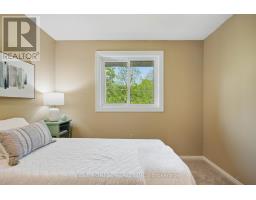 82 - 1990 WAVELL STREET - 33