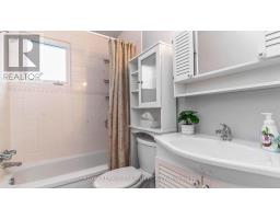 32 GLENROY ROAD - 16