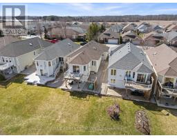 37 UPPER CANADA DRIVE - 33