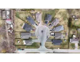 2 MACLEOD COURT - 36