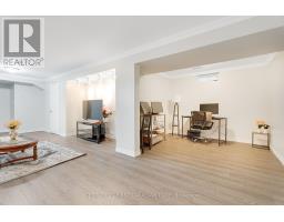 15 MOHICAN DRIVE - 33