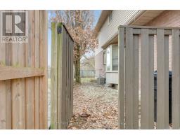 15 MOHICAN DRIVE - 42