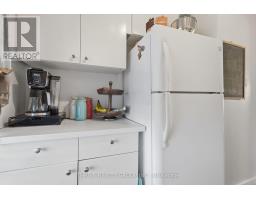 12 GUILDWOOD WALK - 15