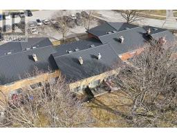 12 GUILDWOOD WALK - 32