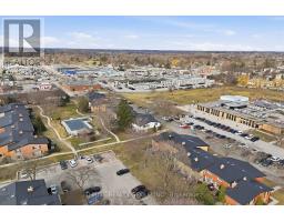 12 GUILDWOOD WALK - 33