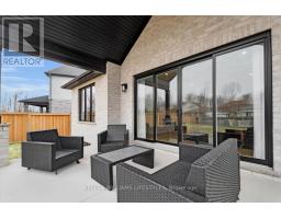 956 EAGLETRACE DRIVE - 50