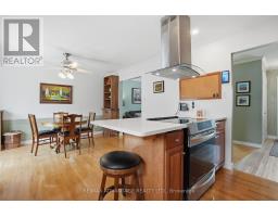 96 ROLLSCOURT PLACE - 13