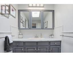 96 ROLLSCOURT PLACE - 24