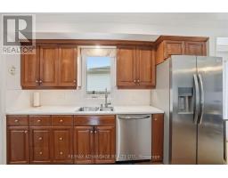 96 ROLLSCOURT PLACE - 40