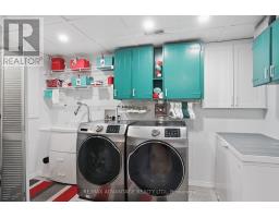 96 ROLLSCOURT PLACE - 41