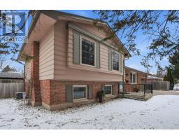 96 ROLLSCOURT PLACE - 8