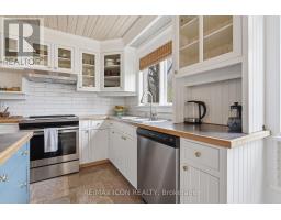 318 SELBOURNE DRIVE - 11