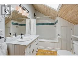 318 SELBOURNE DRIVE - 32