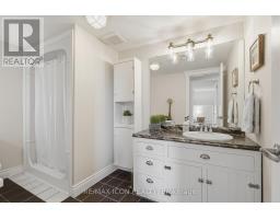 318 SELBOURNE DRIVE - 36