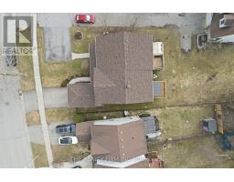 815 DEVERON CRESCENT - 38