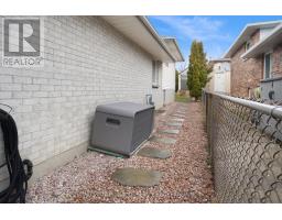 44 GOLFDALE CRESCENT - 32