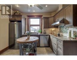 36 WILSON AVENUE - 18