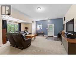 21948 ADELAIDE STREET N - 9