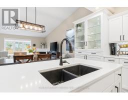 16 - 1337 COMMISSIONERS ROAD W - 10