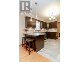 31 SINCLAIR CRESCENT - 10