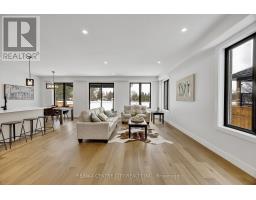 211 FOXBOROUGH PLACE - 6