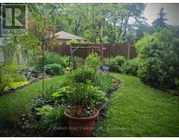 22 THORNCREST CRESCENT - 37