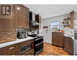 22 THORNCREST CRESCENT - 8