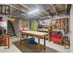 937 WATERLOO STREET - 32