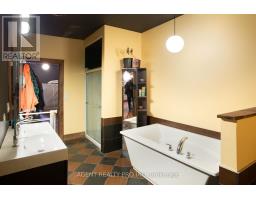 419 DUNDAS STREET - 28