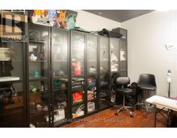 419 DUNDAS STREET - 32